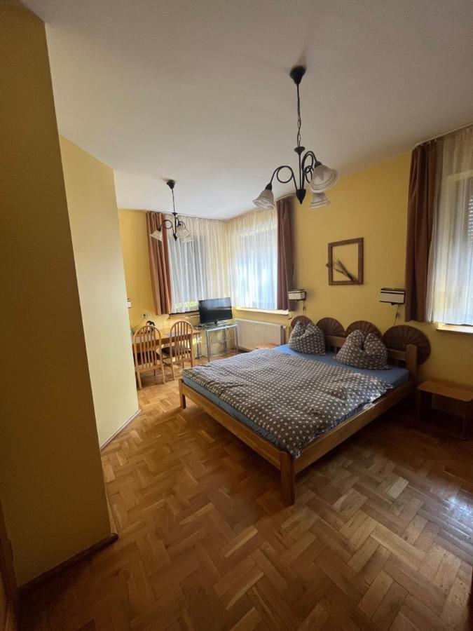 Villa Centrum With Access Kitchen (Adults Only) Zielona Góra Kültér fotó